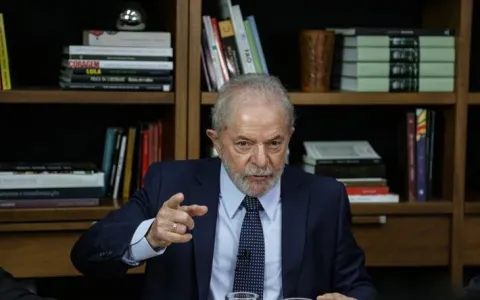 ​Lula comenta tensão no Irã e diz que Bolsonaro é 