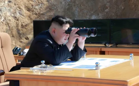 Coreia do Norte dispara míssil sobre o Japão e aum