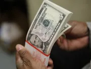 ​Dólar sobe e opera próximo a R$ 4,20