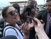 ​Regina Duarte chega a Brasília e almoça com Bolso