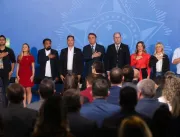 ​Bolsonaro participa de minuto de silêncio no Palácio do Planalto em homenagem às vítimas das enchentes