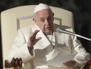 ​Papa crítica teoria de gênero em uma entrevista