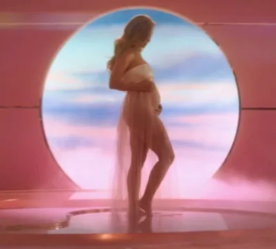 Com lançamento de música, Katy Perry revela que está grávida do primeiro filho
