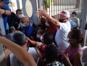 Público causa confusão antes de vacinação em Belém