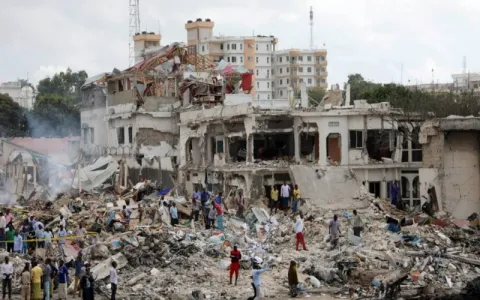 Sobe para 500 número de mortos em atentado na Somá