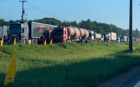 Caminhoneiros seguem com bloqueios no Pará; 