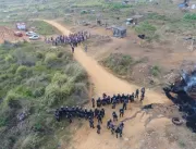 Operação policial retira 200 pessoas de área ocupa