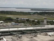 Vazamento de óleo causa atrasos em voos no aeropor