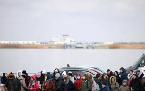 Kiev envia ônibus para retirar civis de Mariupol 