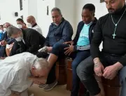 Papa visita prisão italiana para tradicional missa