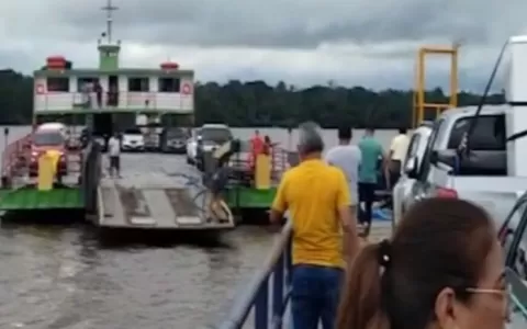 Passageiros ficam à deriva após problema em balsa 
