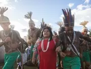 Indígenas chegam em Brasília para o Acampamento Te