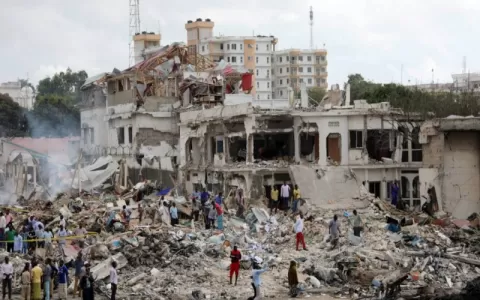 Sobe para 500 número de mortos em atentado na Somá