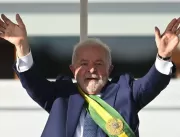 Lula revoga atos de Bolsonaro e pede reavaliação d