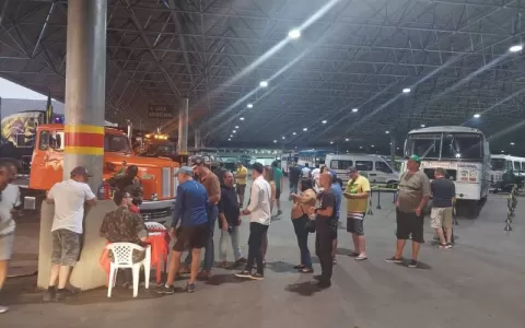Bolsonaro manda Exército liberar caminhões para 7 