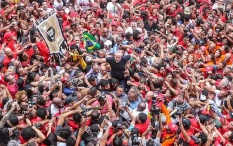 Pesquisa Ipec aponta vitória de Lula no primeiro t