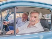 Lula passeia de Fusca com Pepe Mujica no Uruguai
