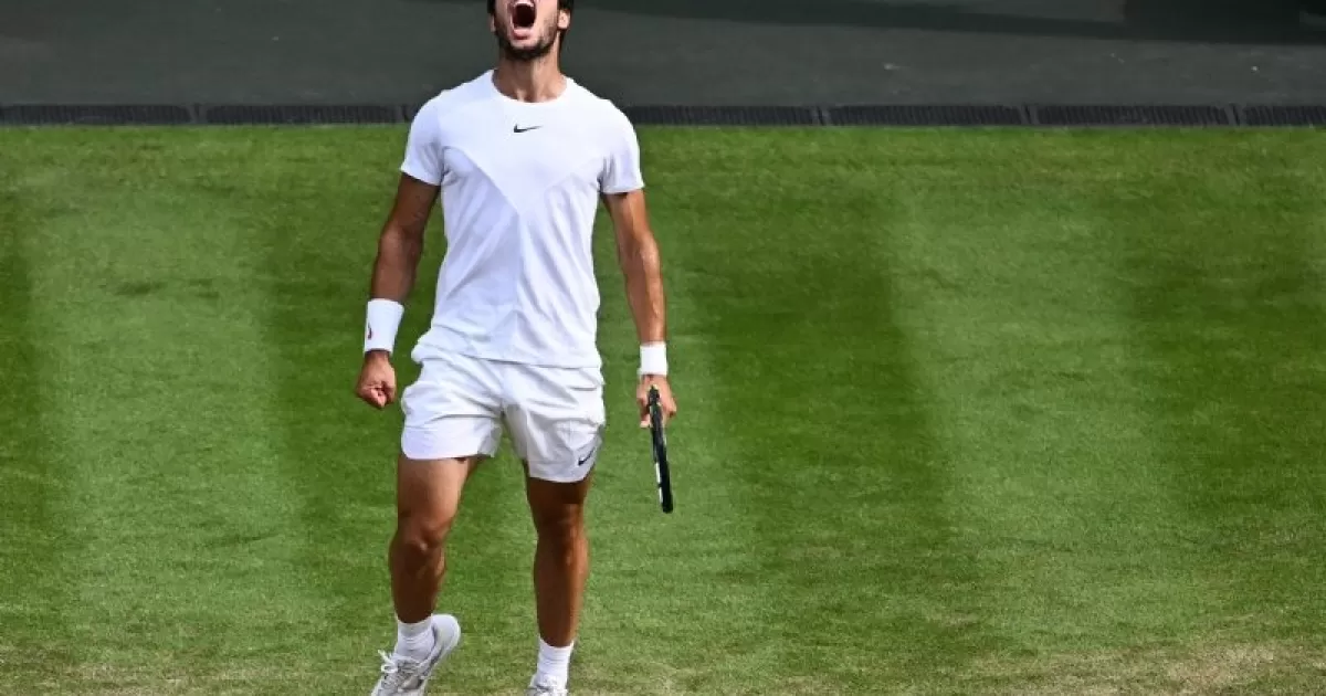 Carlos Alcaraz bate Djokovic em batalha na grama de Wimbledon e chega ao 2º  Grand Slam