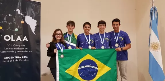 ​Medalha de ouro: estudantes brasileiros conquista