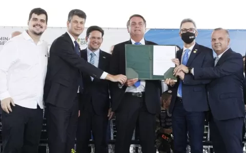 Presidente Jair Bolsonaro faz anúncios em Minas Ge