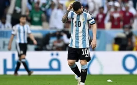 Argentina estreia na copa do mundo com derrota par