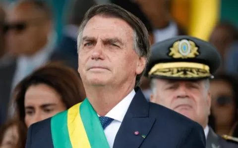 ​Jair Bolsonaro aciona STF contra Lula e Gleisi po