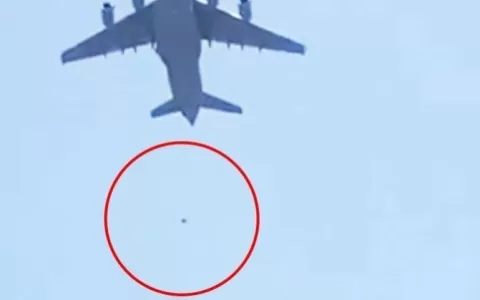Vídeo mostra pessoas caindo de avião dos EUA que d