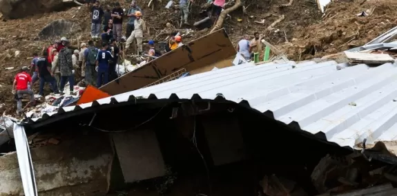Petrópolis: mortes chegam a 110; novo deslizamento