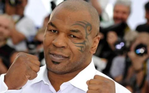 Vídeo: homem armado chama Mike Tyson para briga e 