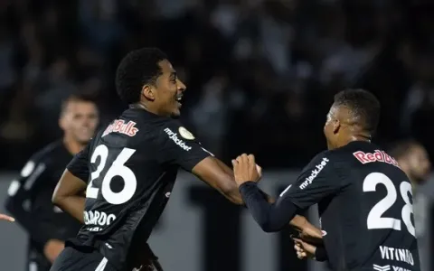 Bragantino goleia o Flamengo e encosta no G-6; vej