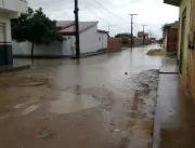 Chove muito em Serrolândia na Bahia após meses de 