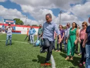 Governador Rui Costa entrega gramado sintético do 