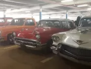 Encontro de carros antigos atrai centenas de pesso
