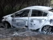 Carro é encontrado totalmente queimado na zona rur