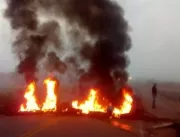 Motoristas fecham vias em Ipirá e Serra Preta em p