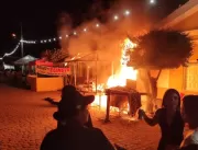 Incêndio em barraca causa correria no Carnaval de 