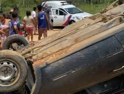 Veículo capota na zona rural de Serrolândia