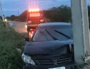 Motorista colide contra poste em Serrolândia