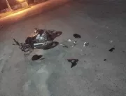 Motociclista fica ferido ao colidir com carro próx