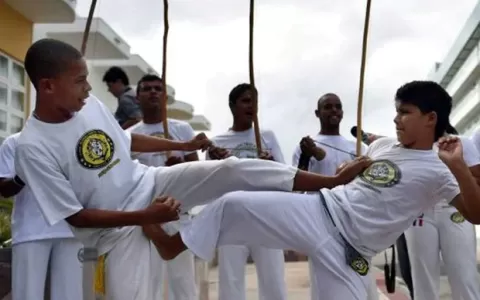 Capoeira cresce e se organiza internacionalmente e