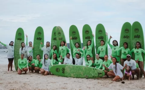 Águas de Gaia ensina surf para mulheres de Guarapa