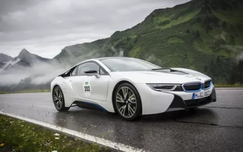 BMW confirma venda do esportivo elétrico i8 no Bra