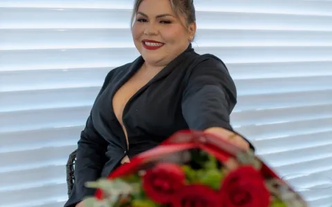 Após sucesso de “Flores”, Priscila Meireles lança 