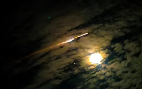 Suposto meteoro é visto no céu na região de Jacobi