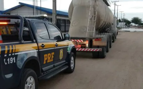 PRF flagra caminhão com CRLV falso em Capim Grosso