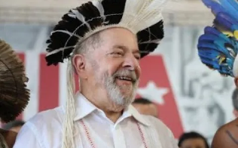 Lula provoca rivais em ato: Querem transformar o B