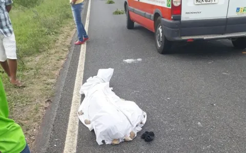 Homem morre ao colidir moto com carro entre São Jo