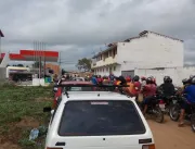 Gasolina chega em Serrolândia e forma fila quilomé