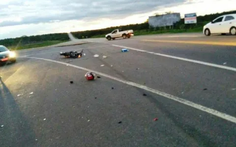 Colisão entre motos deixa dois mortos e dois ferid