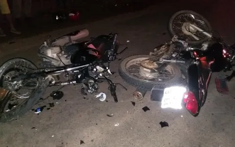 Colisão entre motos deixa dois feridos na Av Luís 